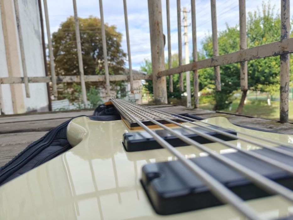 Бас гитара Schecter stiletto deluxe 5, diamond series