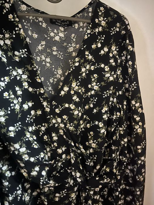 Шикарна сукня святкова у квіточку