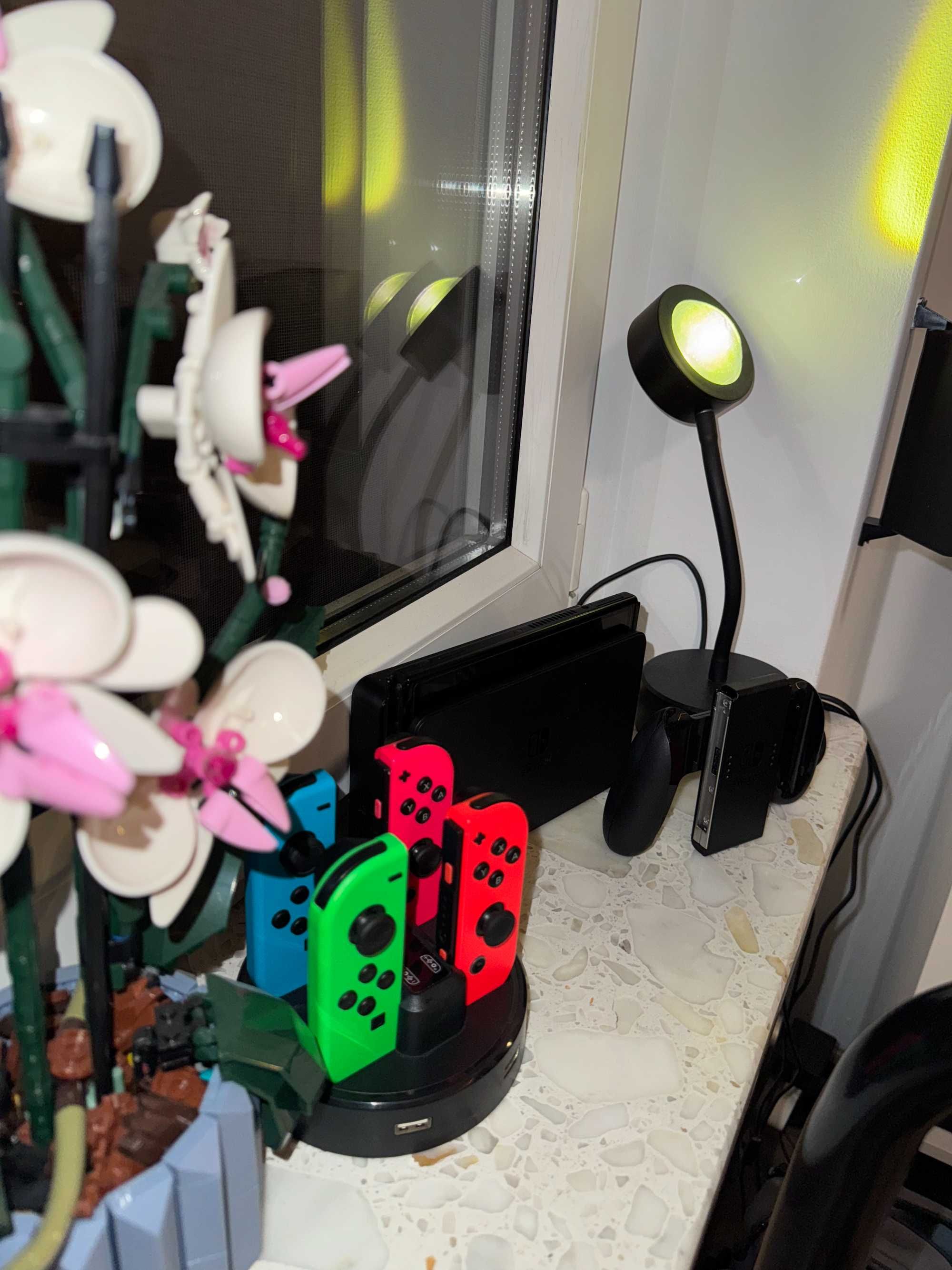Nintendo Switch OLED + 4 JoyCon + Dużo akcesorii