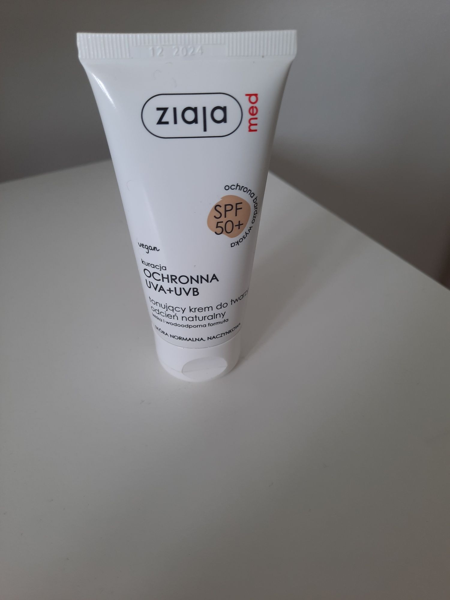 Krem do twarzy Ziaja Spf50 odcień naturalny