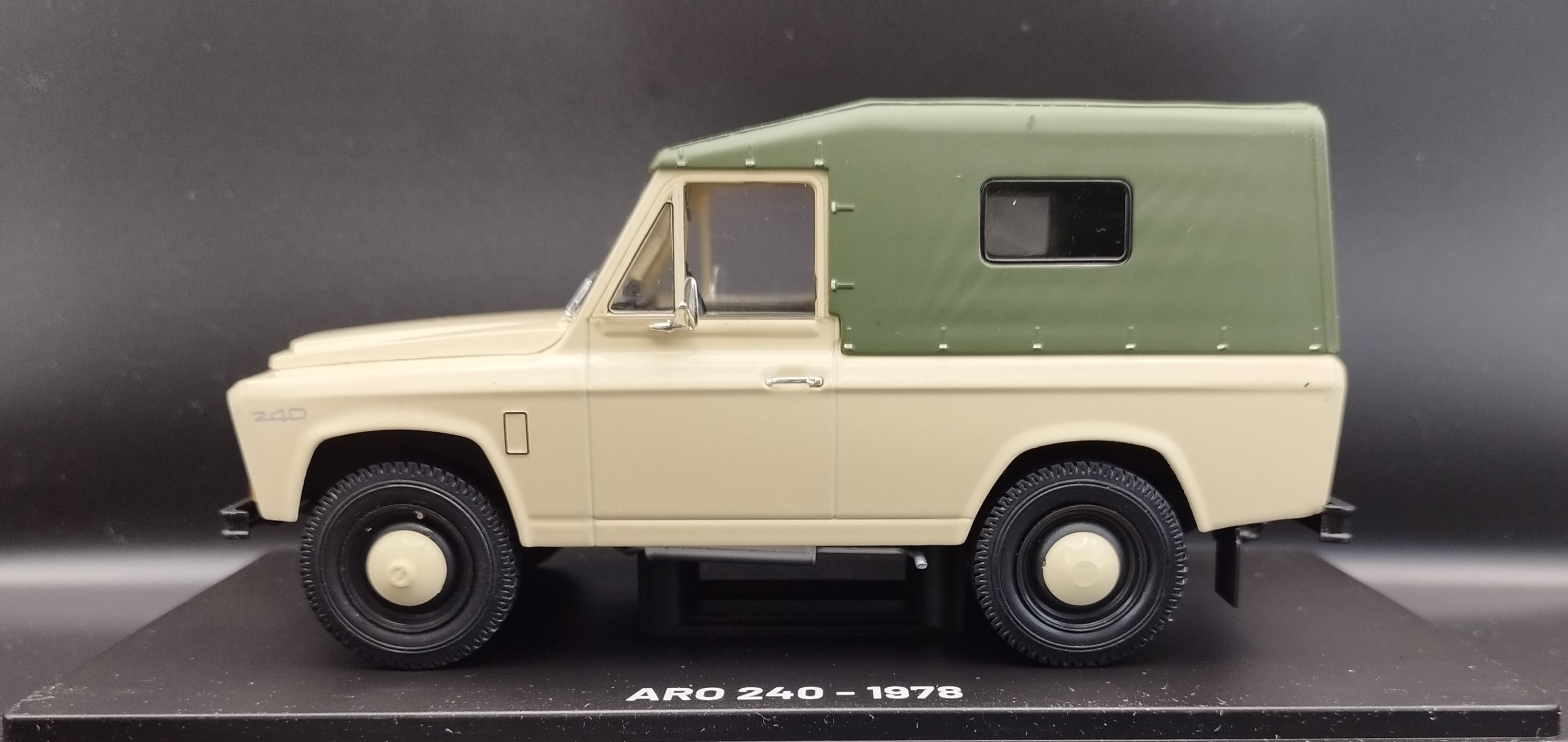 1:24 Hachette  1978 ARO 240 model nowy