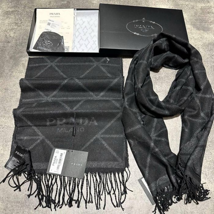 Шарфи Louis Vuitton,Guci,Moncle r