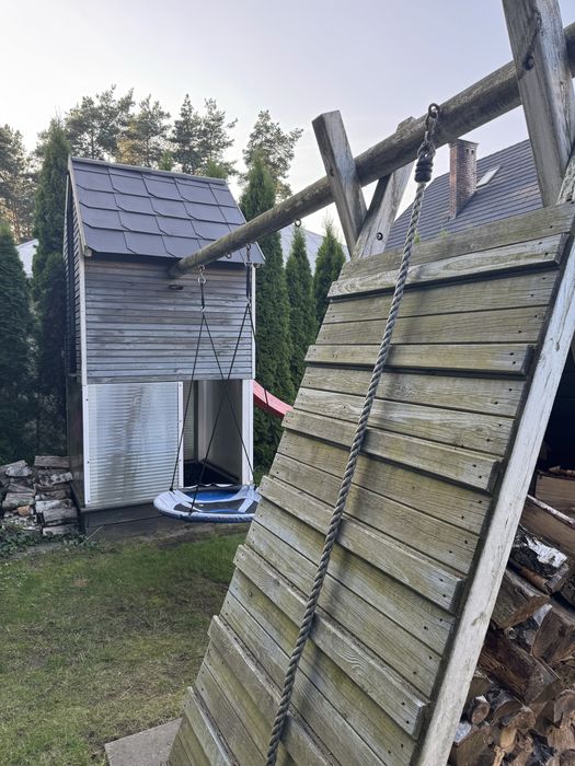 Domek, plac zabaw dla dzieci, piaskownica, zjeżdżalnia