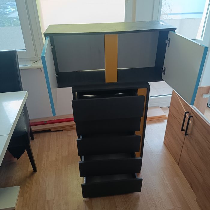 Meble młodzieżowe, szafka wisząca i komoda z szufladami