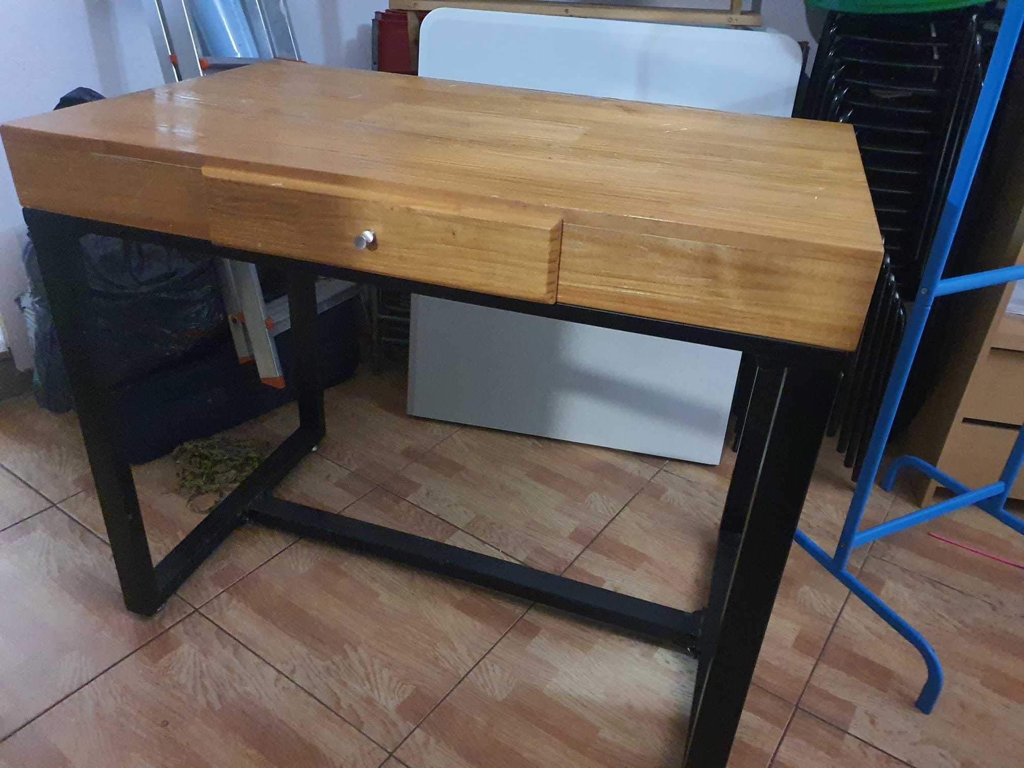 Mesa ou secretária