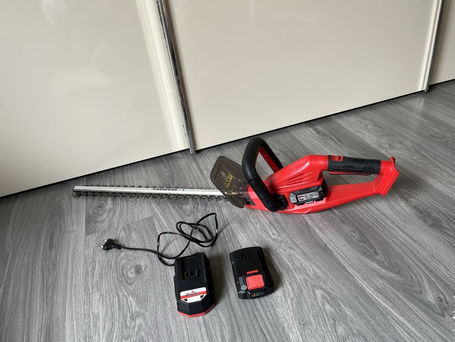 Кущеріз на акумуляторі Grizzly Tools AHS 2020-52 Li