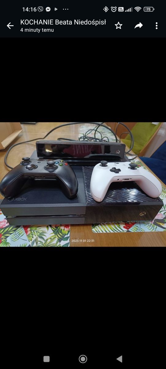 KONSOLA XBOX ONE (+ sensor kinekti 2 Pady)