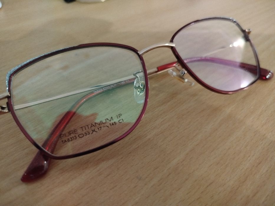 Отрава титанова на окуляри