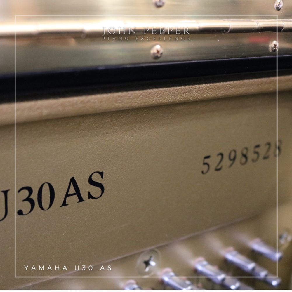 Yamaha U30AS - Como Novo