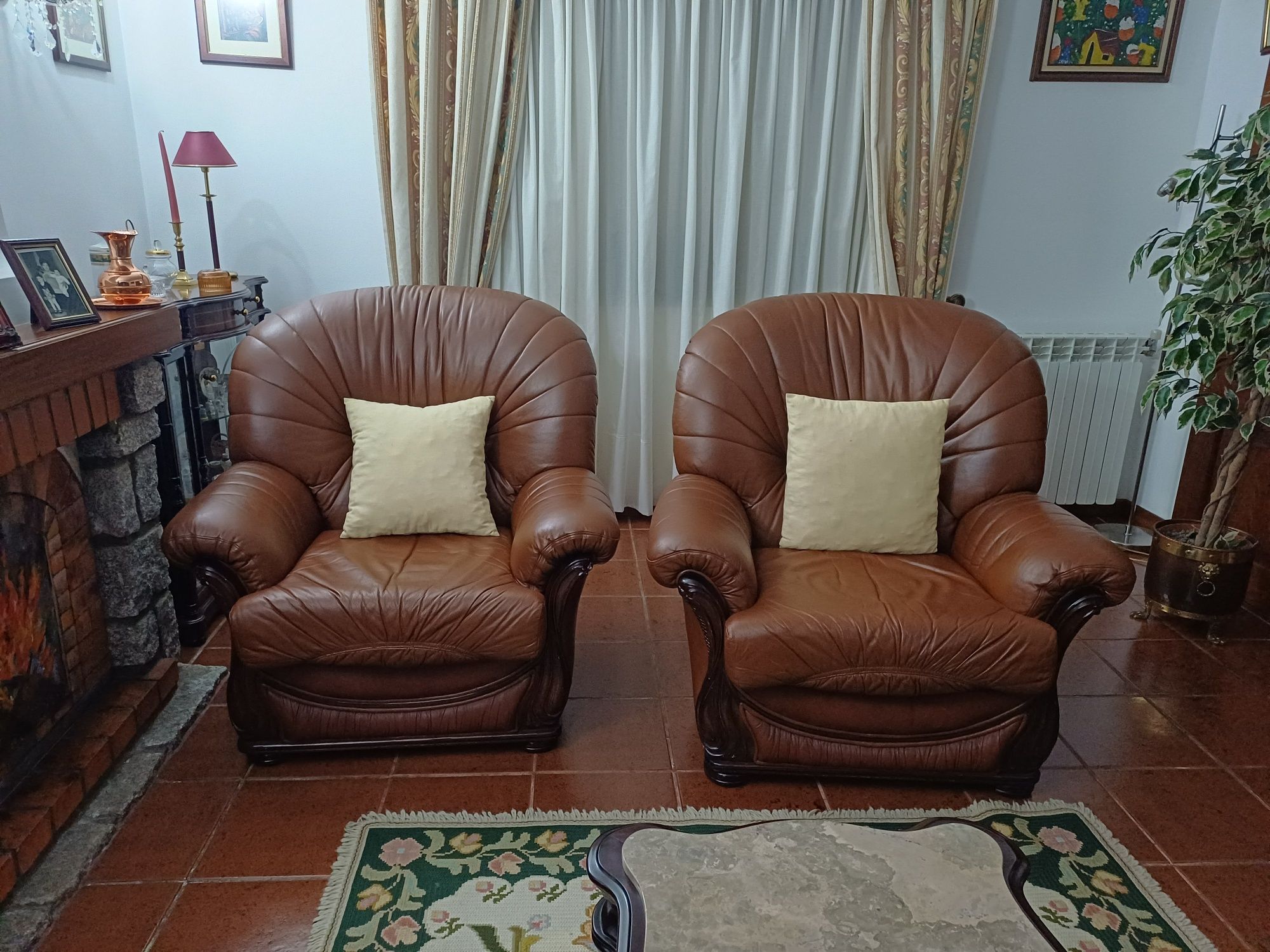 Vendo sofá cama mais dois sofás individuais