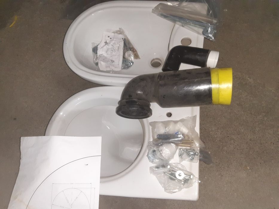 Louças sanitárias completamente novas.