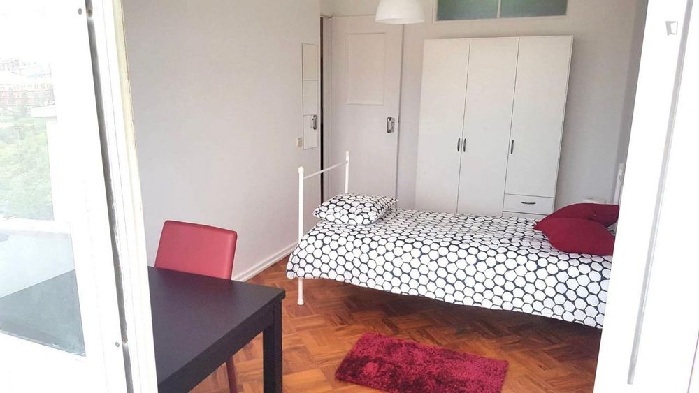 607166 - Large room with 12 sqm with balcony 5...