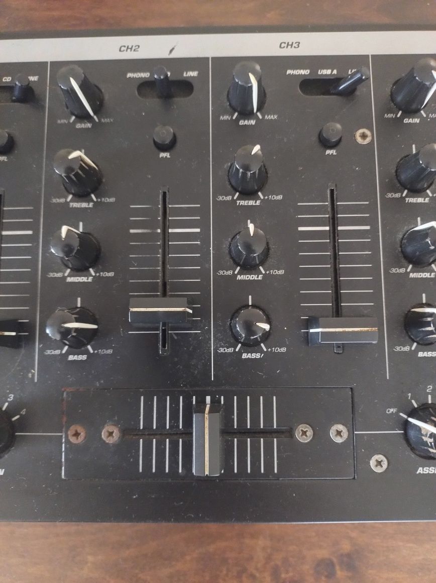 Mixer DJ audio Numark