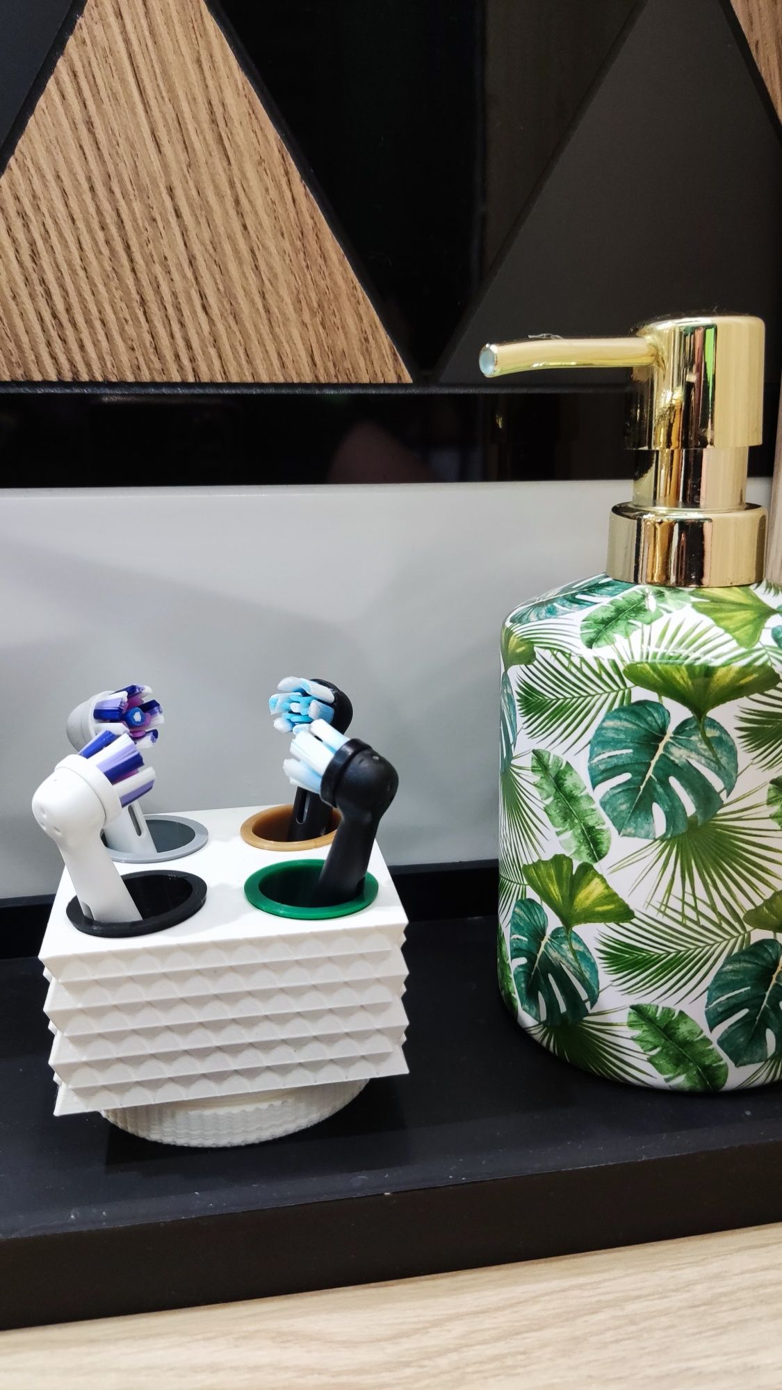 Pojemnik na szczoteczki elektryczne z drukarki 3D