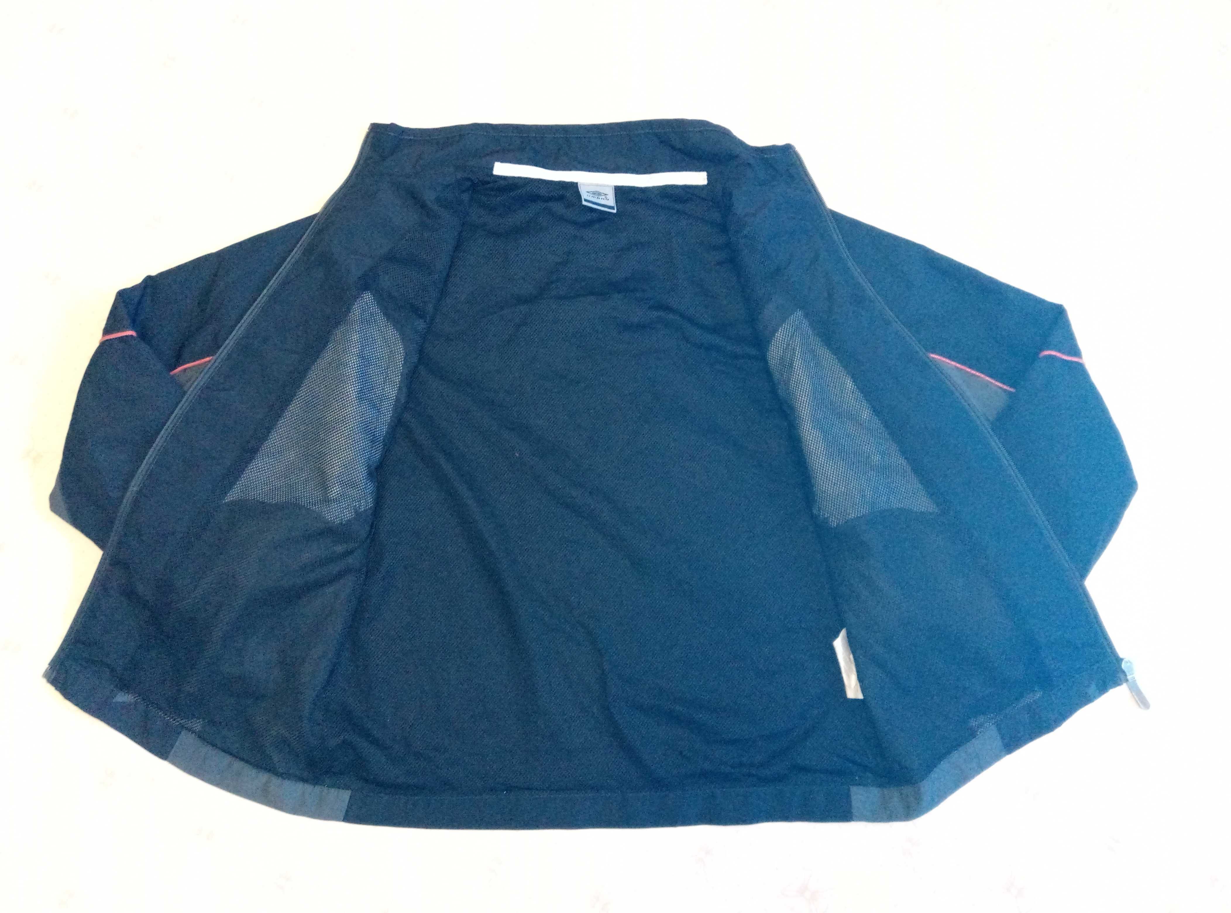 Курточка-Ветровка фирмы Umbro для мальчика 11 лет рост 146см