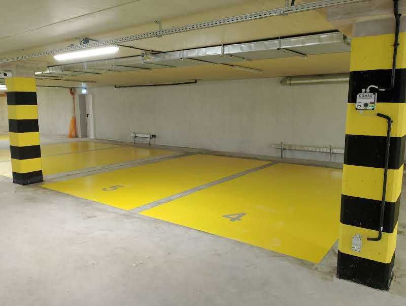 Oznakowanie poziome malowanie pasów linii znaki parking garaż