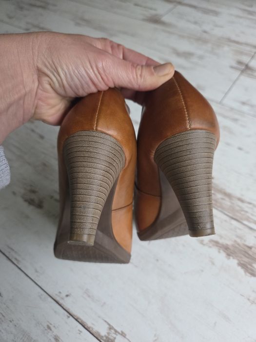 Czółenka, buty na obcasie r. 38 Lasocki stan bdb