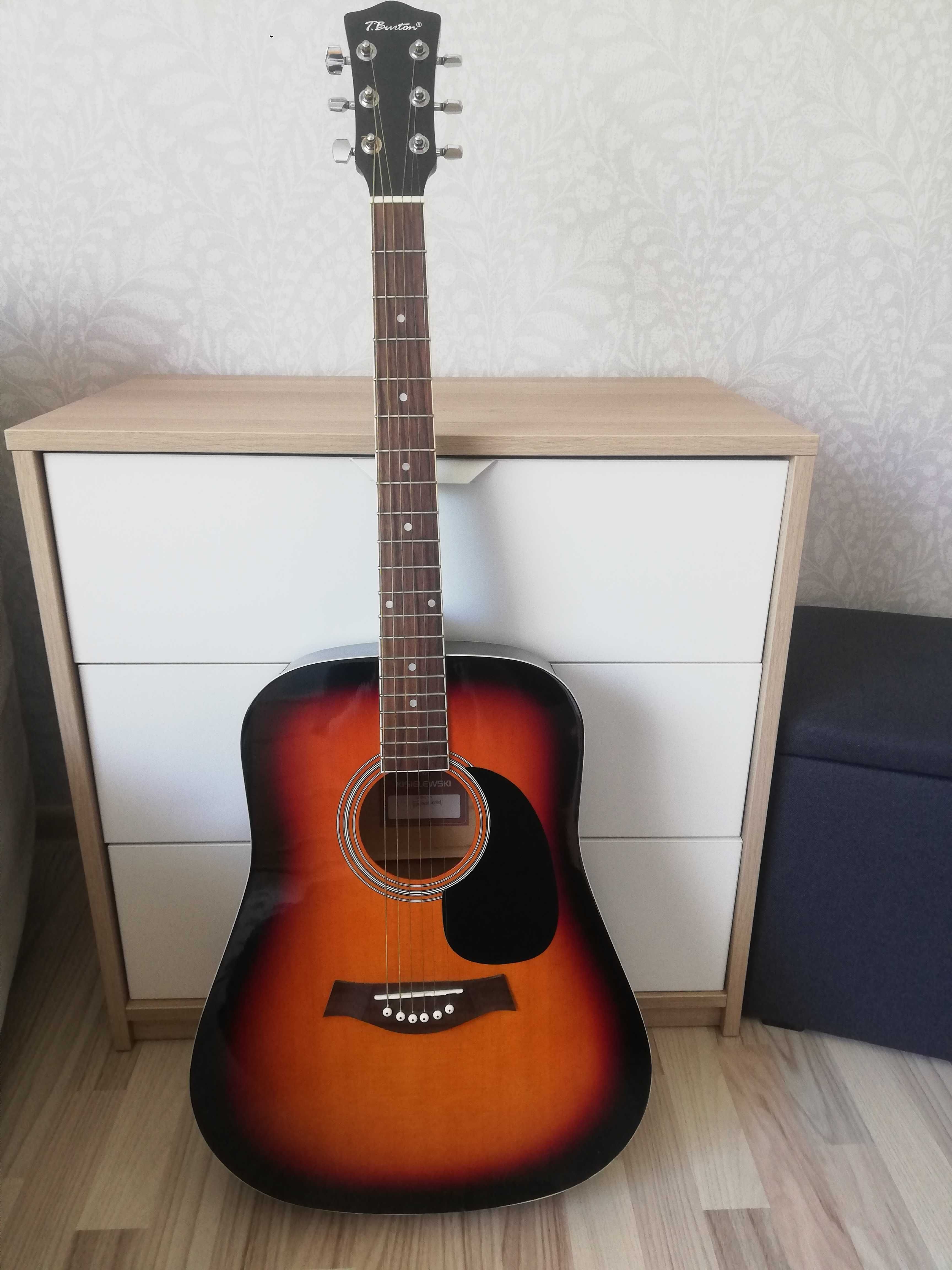 Gitara akustyczna T. Burton