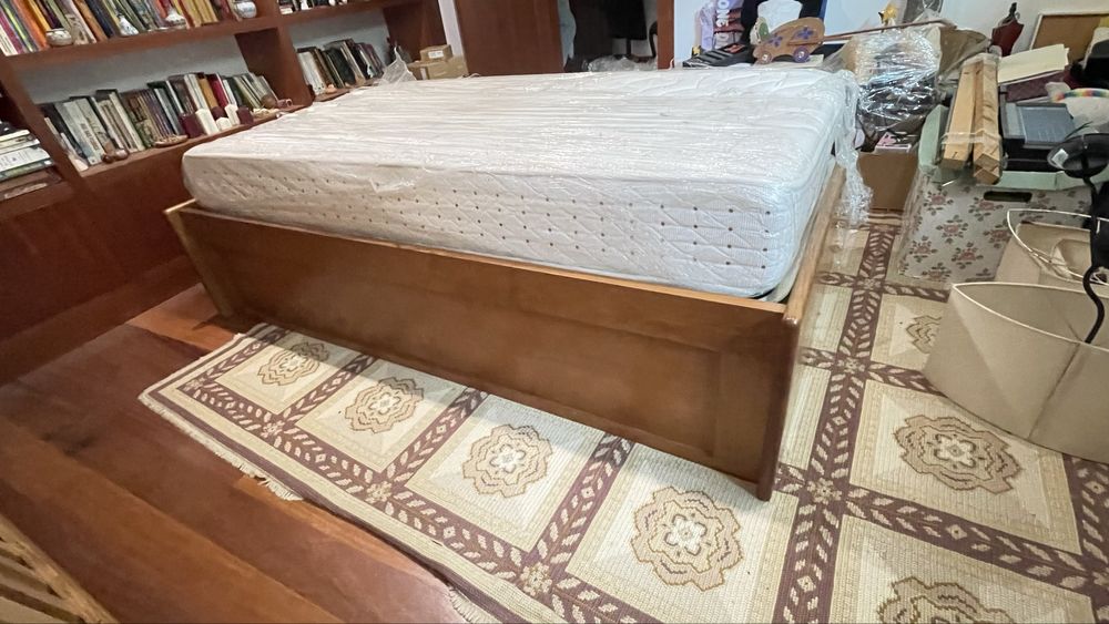 Cama com gavetas