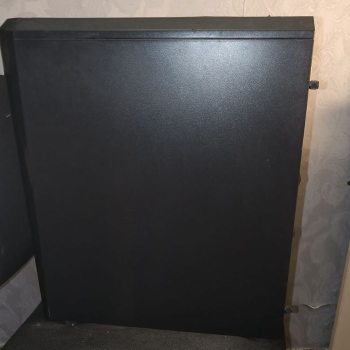 * Процесор: AMD Ryzen 5 2600