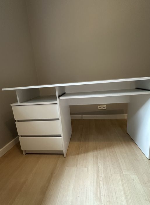 Nowe biale biurko
