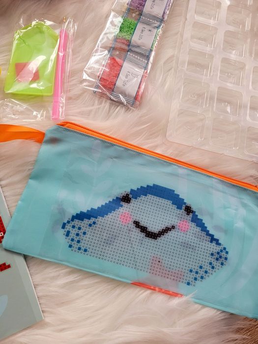 Zestaw kreatywny diamenciki piórnik zeszyt opaski  naklejki