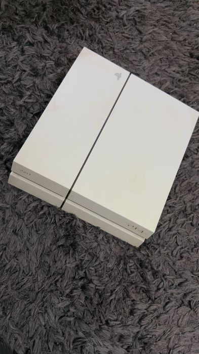 Ps4 branca com comando e jogo