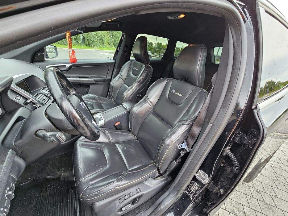 Volvo XC60 R-Design 2.4 D5 215 km 5 cylindrów