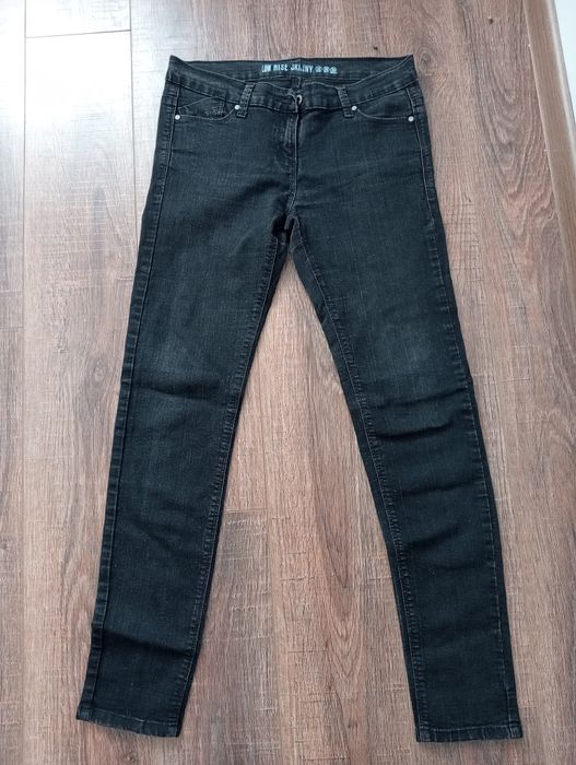 Віддам джинсові штани в нормальному стані