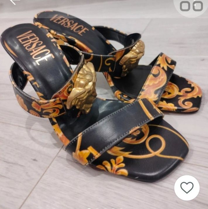 Sandały klapki szpilki Versace