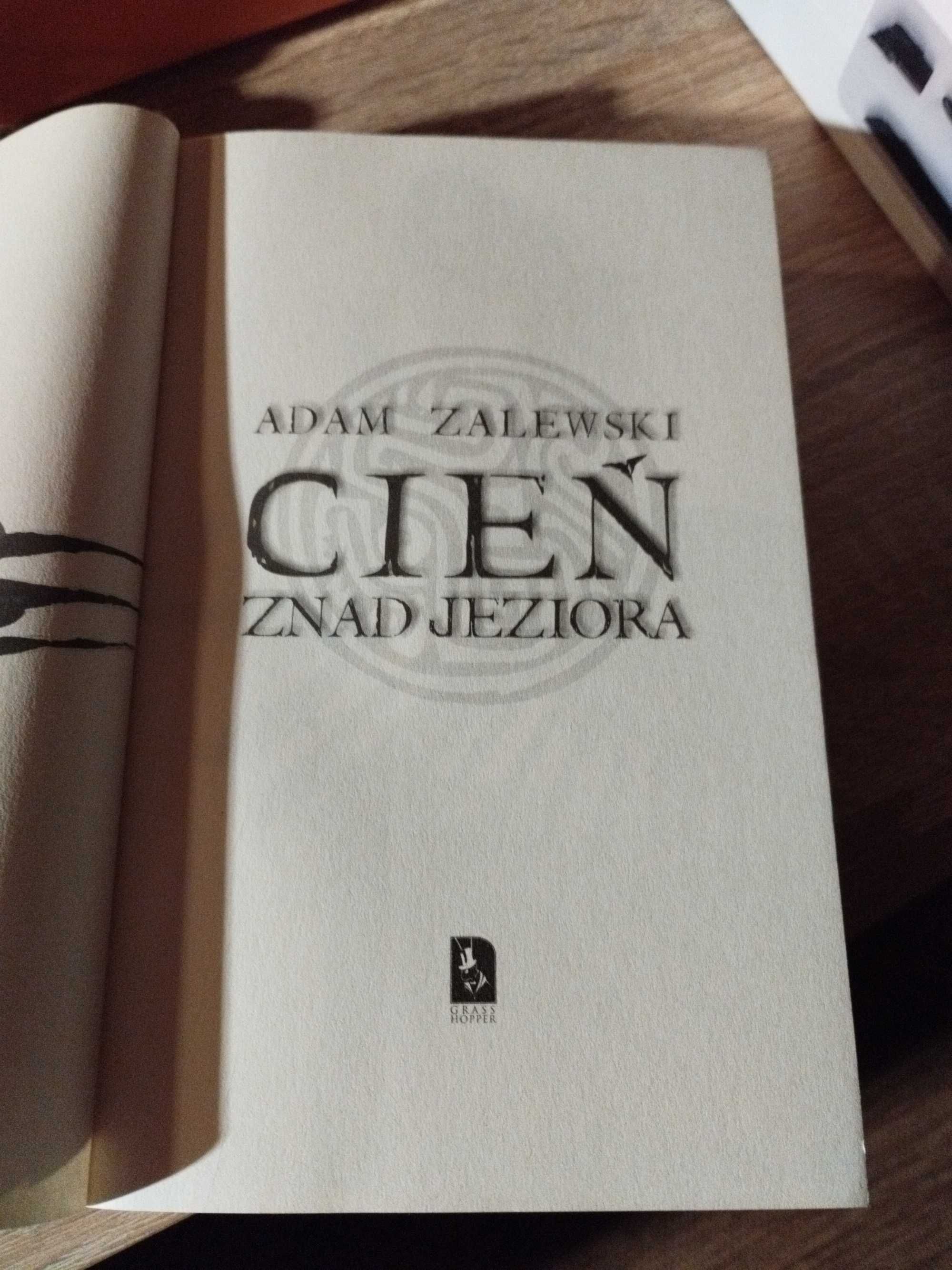 Adam Zalewski
Cień znad jeziora