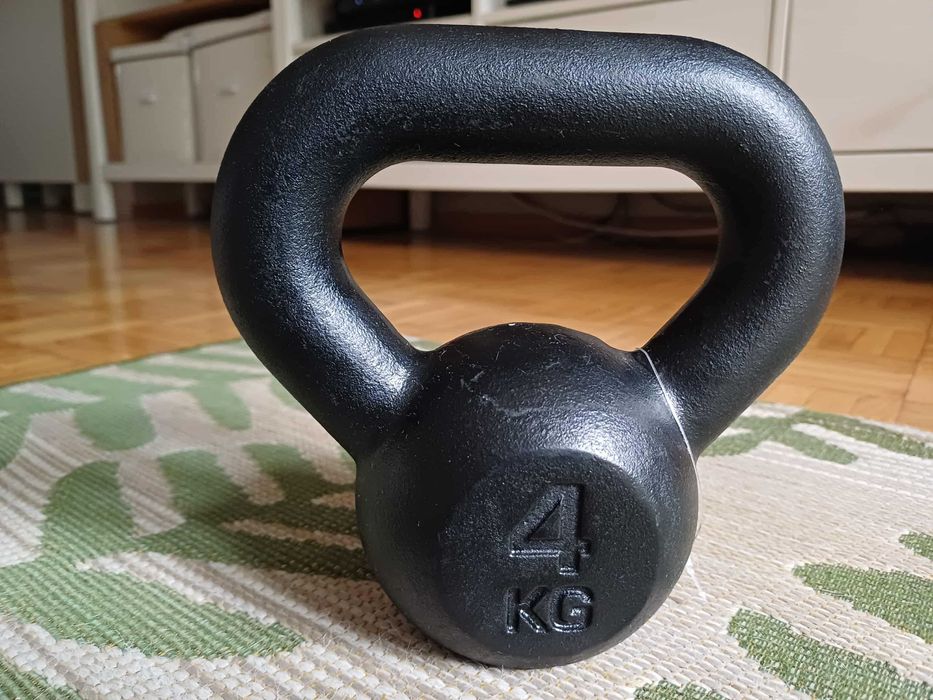 Kettlebell żeliwny Kawmet 4 kg