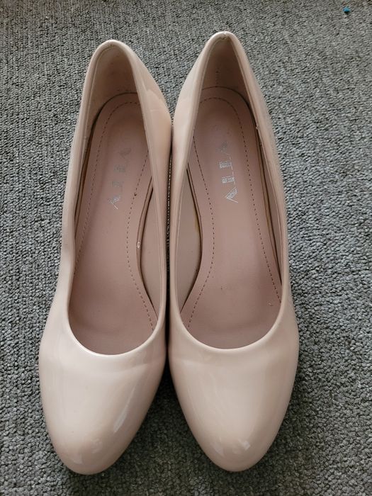 Туфлі лаковані бежеві 40р..