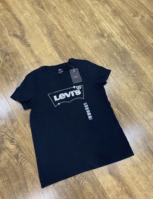 джинсовый пиджак levis размер S Футболка levis оригинал S