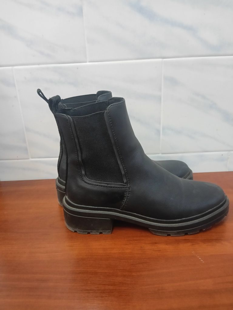 Продам ботинки челси