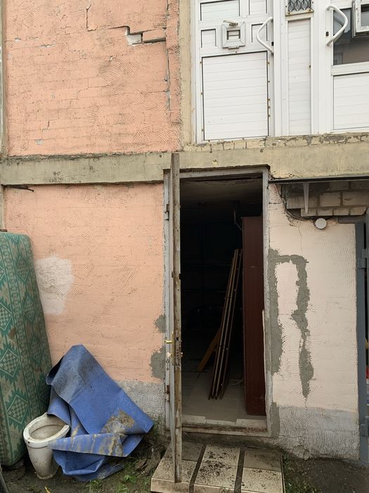 Гараж, приміщення під склад