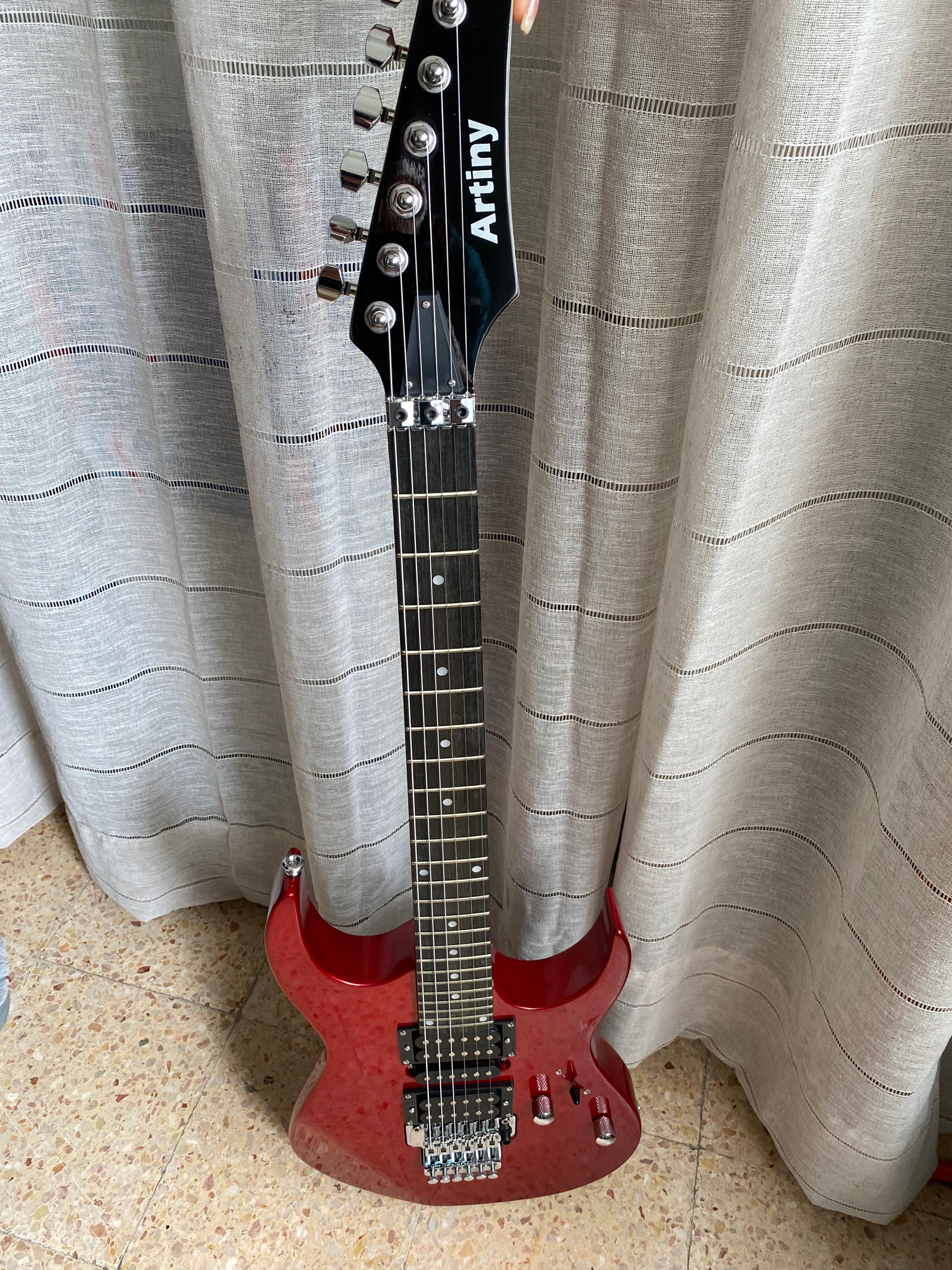 Guitarra como nova