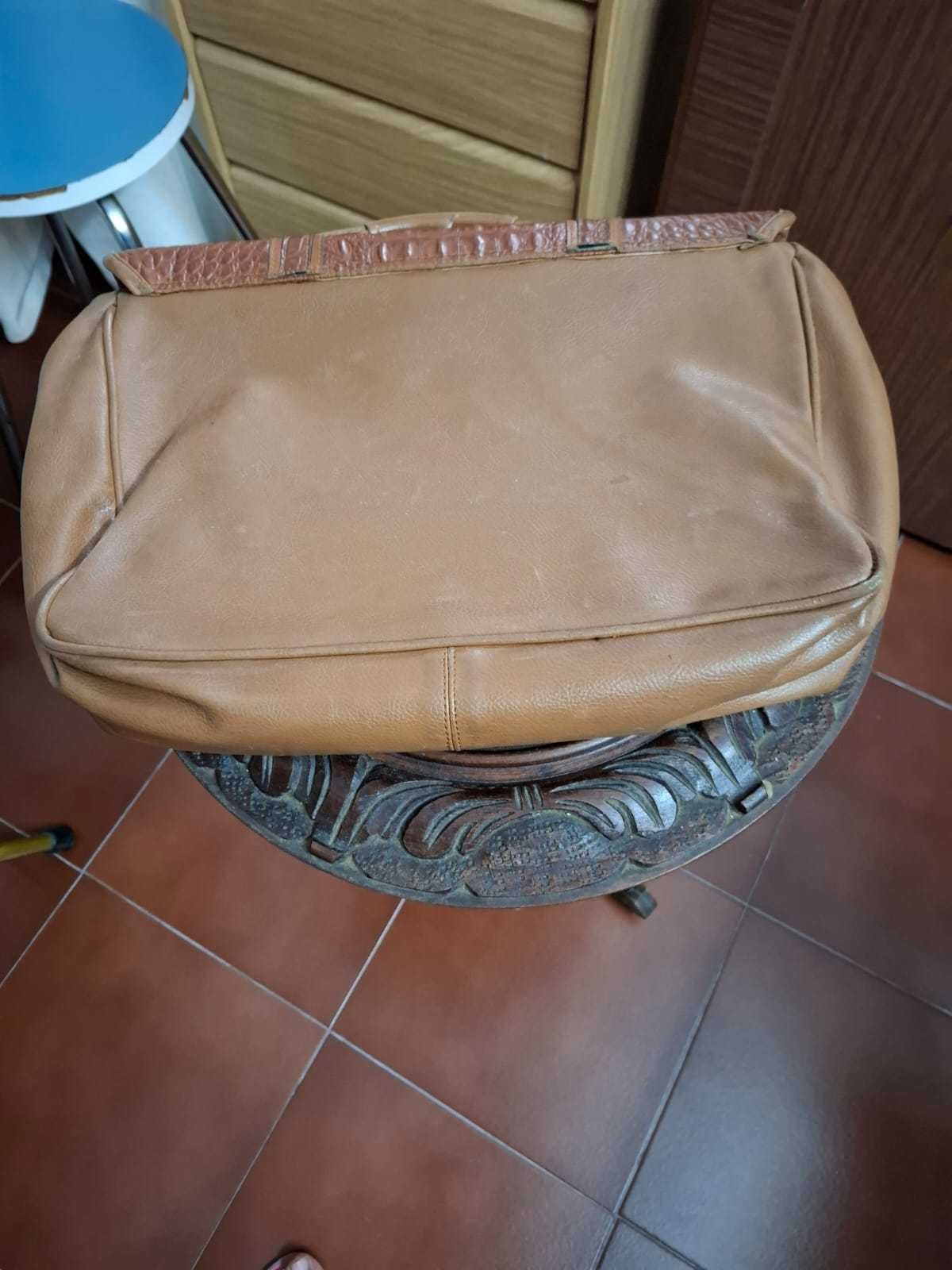 Mala de Couro castanha