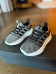 Buty Adidas dziecięce, stan idealny
