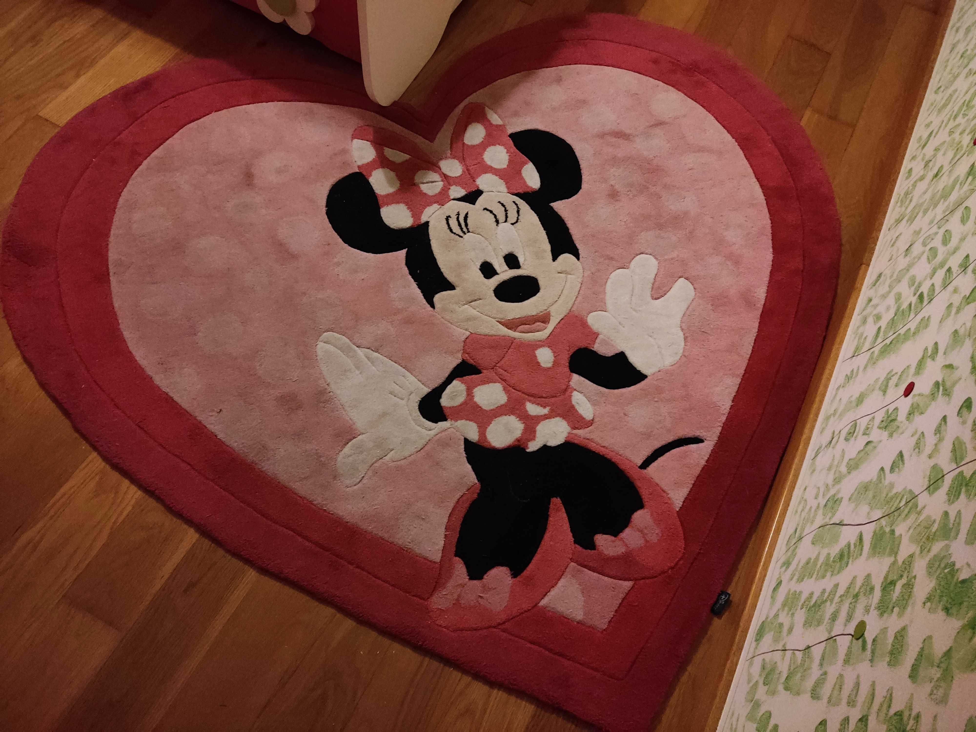 Vendo tapete Minnie em forma de coração como novo