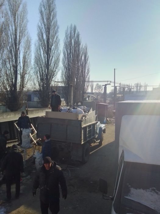 Вивіз сміття та вантажники