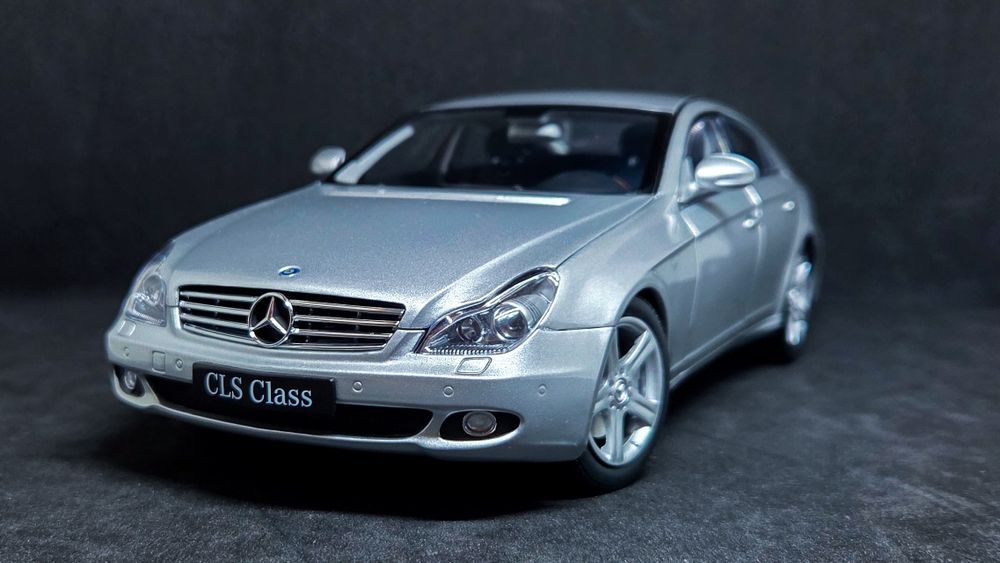 1:18 Kyosho Mercedes - Benz CLS W219