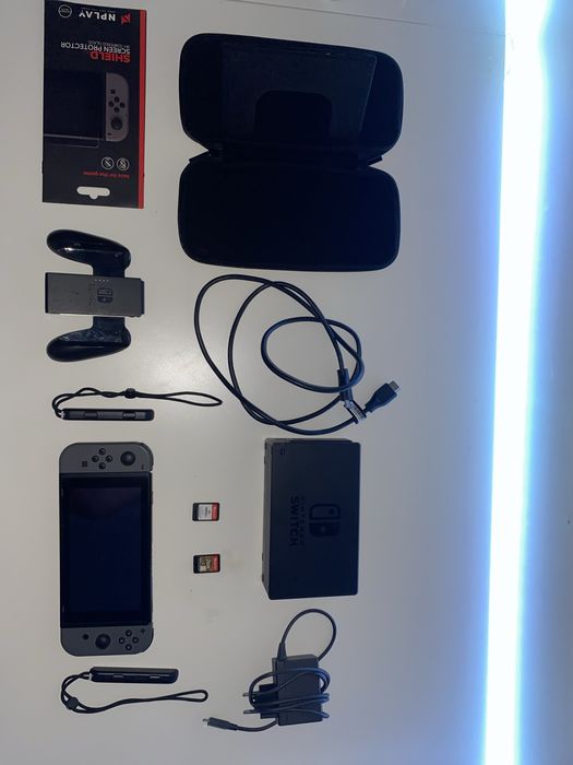 Nintendo Switch+ Zelda+ Fifa 22 + acessórios, completo,exelente estado