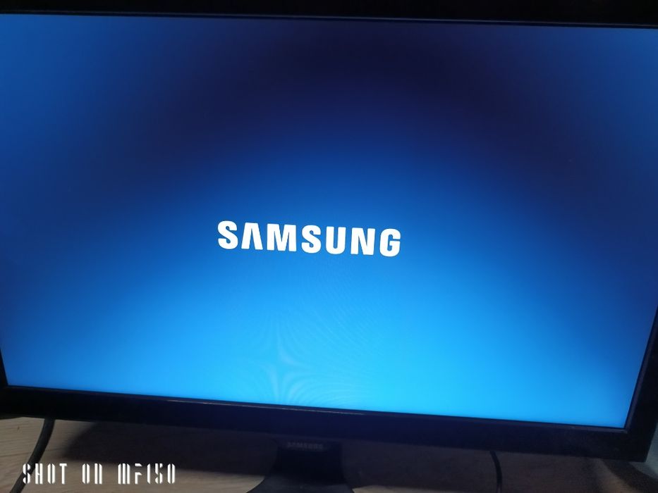 Tv samsung 22"  funciona com 12v /220v