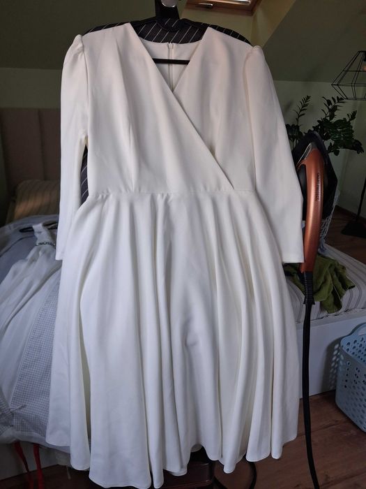 Biała elegancka sukienka/ Suknia ślubna