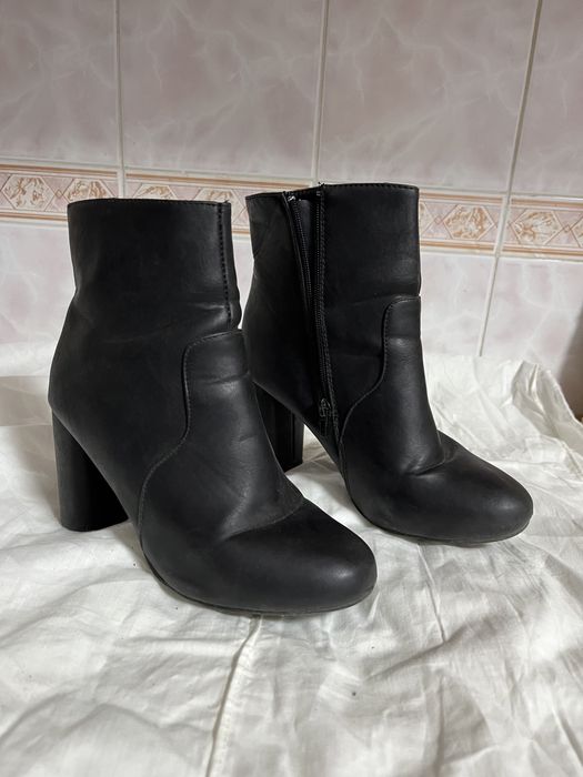 Ботінки на каблуку 39 р