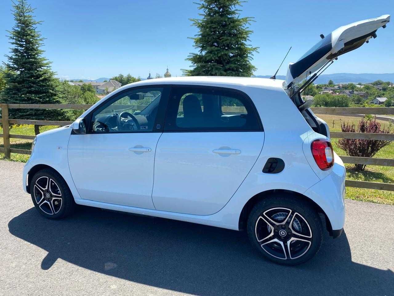 Електромобіль Smart EQ Forfour 2020 року