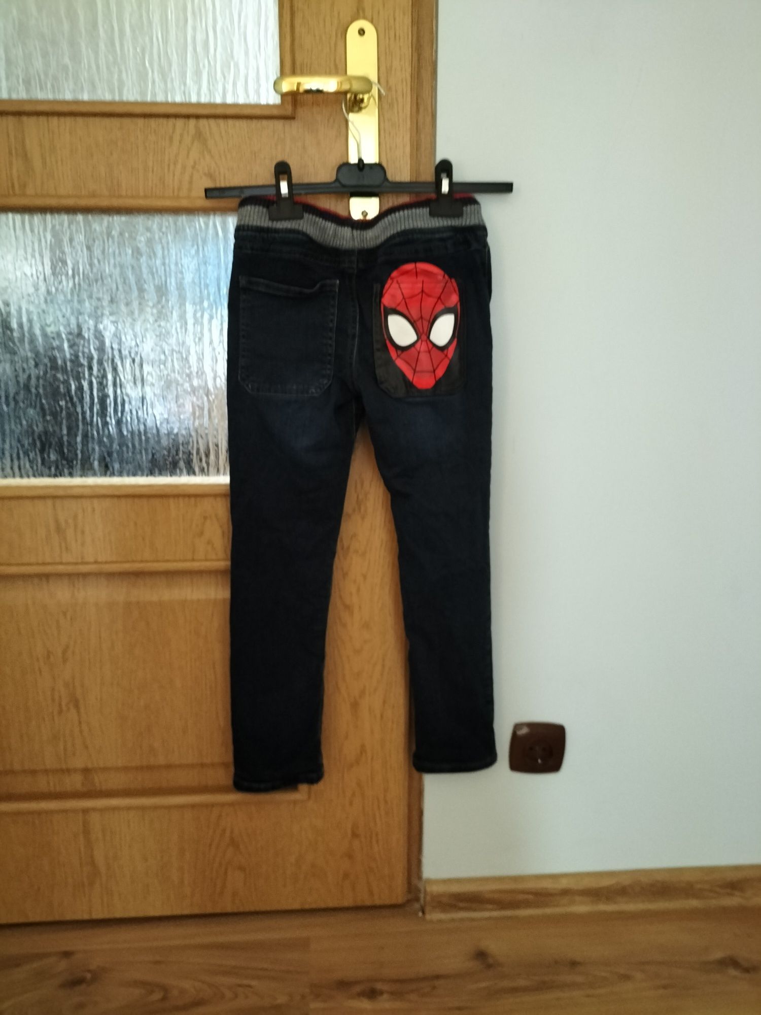 Spodnie ze Spidermanem C&A.