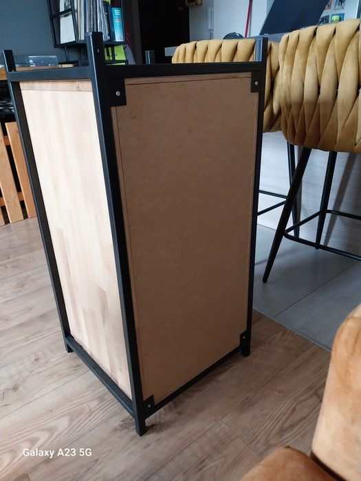 Półka na płyty winylowe