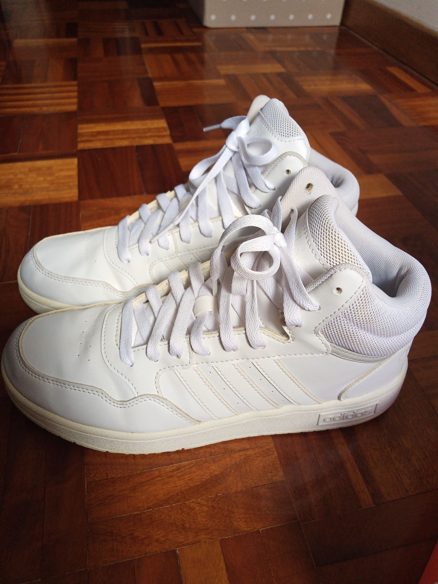 Tênis Adidas branco